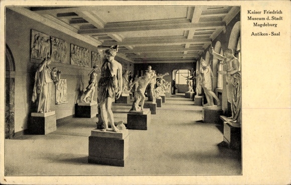 Postcard Magdeburg on the Elbe, Kaiser Friedrich Museum, interior view, antique hall, sculptures
