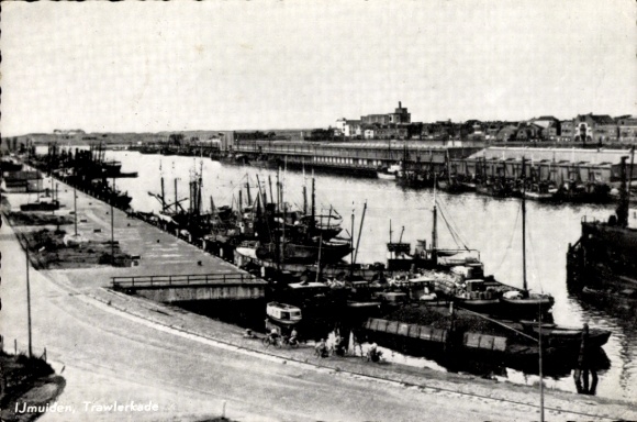 KP Ijmuiden Velsen North Holland Holandia, widok na port, statki, Trawlerkade