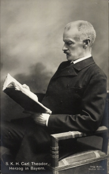 Postcard Carl Theodor, Duke of Bavaria reading