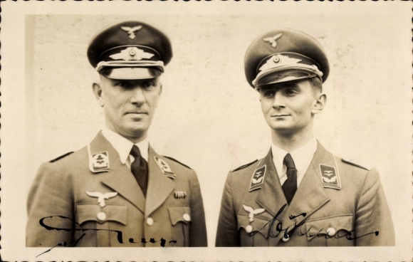 Foto Ak Offiziere der Luftwaffe, I. Abt. Flak Regiment 22, Kommandeur, Adjutant, Unterschriften
