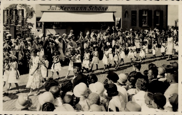 Photo Postcard Großröhrsdorf in Saxony, parade, business Jul. Hermann Schöne