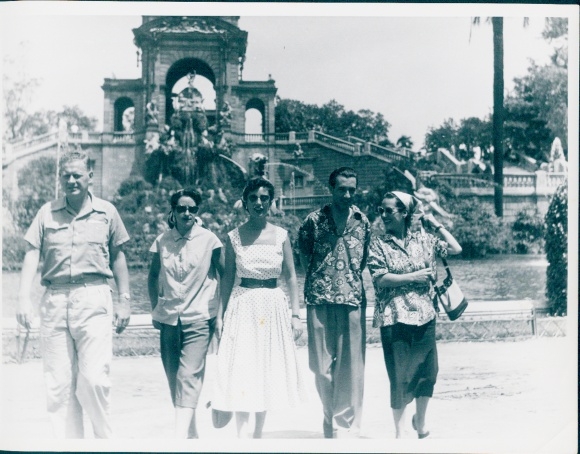 Photo film scene Barcelona, fountain, people, FRG 1952, Jordan J. von Boyadjieff