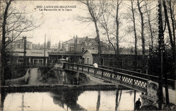 Postcard Laroche Migennes Yonne, pedestrian bridge, train station
