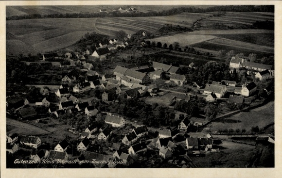 Ak Gutenzell Hürbel Oberschwaben Württemberg, Luftaufnahme, Dorfansicht, umliegende Felder, schwa