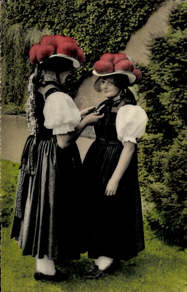 Postcard Gutach (Amt Wolfach) on the Black Forest Railway Baden, two young women in traditional Gutach costume with...