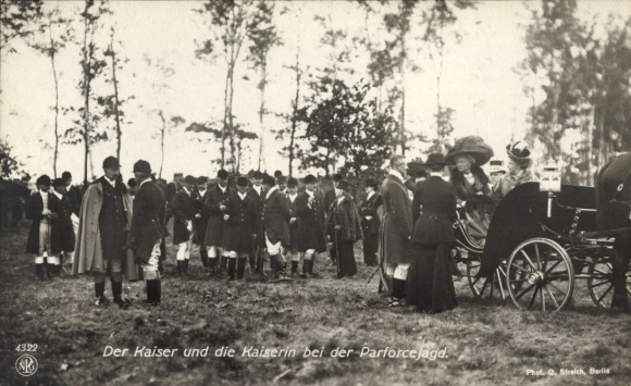 Postcard Bärenhecke Johnsbach glassworks in the Eastern Ore Mountains, emperor, empress, ladies and gentlemen of the court...