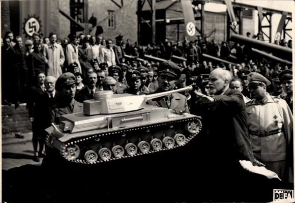 Photo film scene DEFA, Hitler and Goebbels look at a tank model
