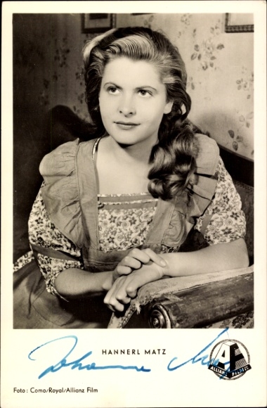 Postcard actress Hannerl Matz, portrait, film The Great Tattoo, autograph
