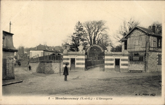 Ak Montmorency Val d’Oise, Tor zur L'Orangerie, Weg, Bäume, Mann in schwarzer Kleidung