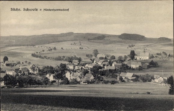 Ak Hinterhermsdorf Sebnitz Sächsische Schweiz, Landschaftsansicht mit Häusern, Wäldern, Bergen