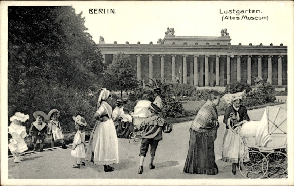 Ak Berlin Mitte, Lustgarten, Altes Museum, Spaziergänger, Kinderwagen