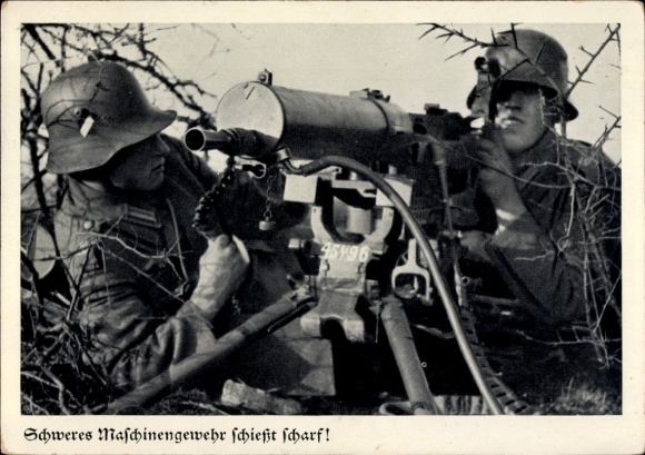 Ak Deutsche Wehrmacht, Schweres Maschinengewehr schießt scharf
