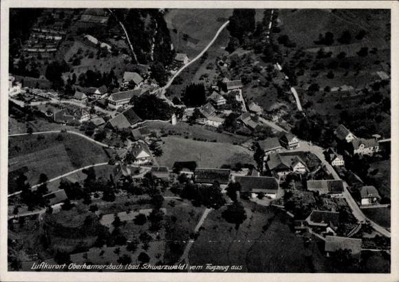 Ak Oberharmersbach im Schwarzwald Baden, Luftaufnahme,  Schwarzwald, Dorfansicht, Flugzeugaufnahm