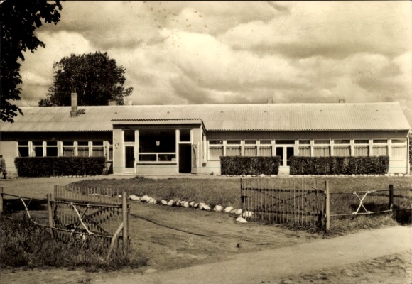 Postcard Ostseebad Baabe on Rügen, school building, fence, well-kept green areas, cloudy sky