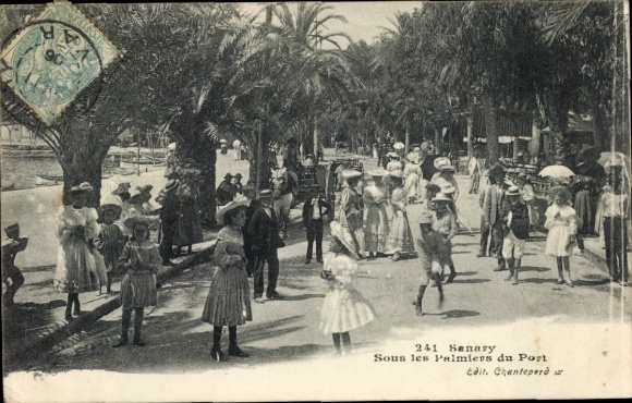 Postcard Sanary sur Mer Var, palm trees, street, people, walkers