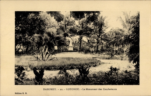 Ak Cotonou Dahomey Benin, Das Denkmal der Kombattanten
