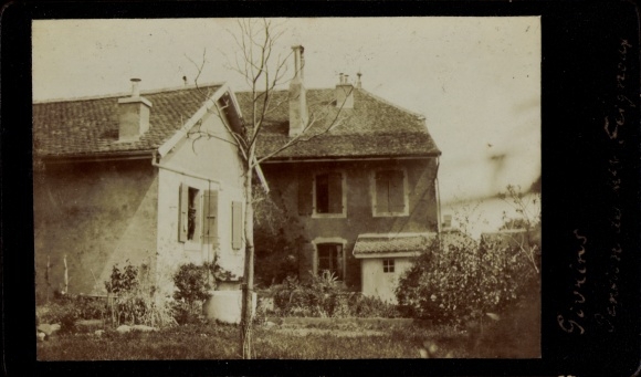 Photo Givrins Kt. Vaud Switzerland, view of a building