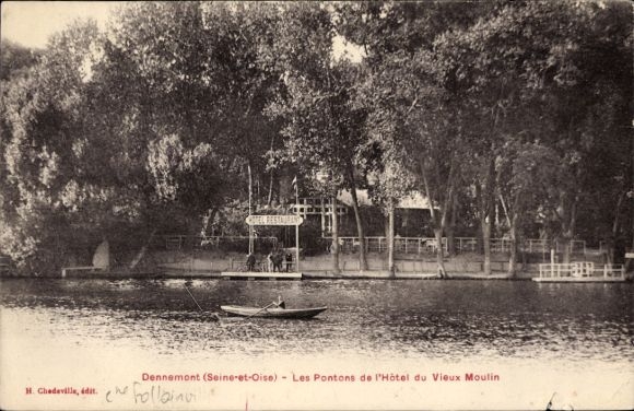 Postcard Dennemont Yvelines, The pontoons of the Hôtel du Vieux Moulin