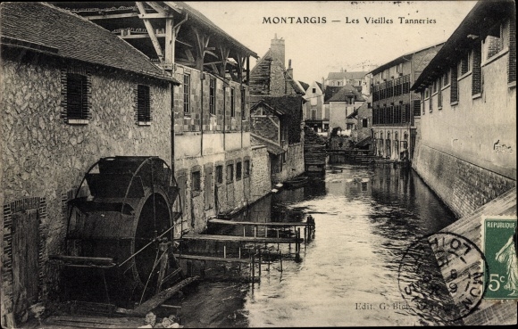Postcard Montargis Loiret, The Old Tanneries