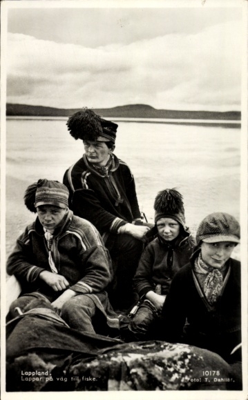Lapland PC, family portrait, children in folk costumes