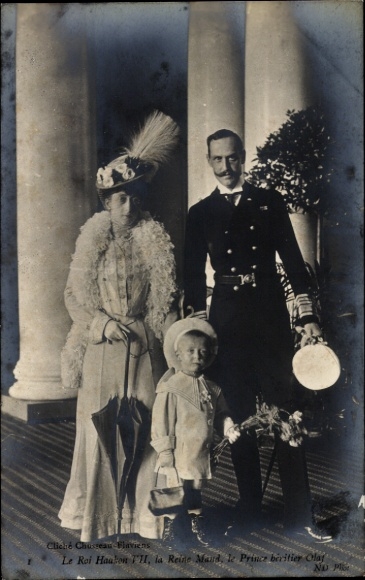 Postcard King Haakon VII of Norway, Queen Maud, Prince Olaf, portrait