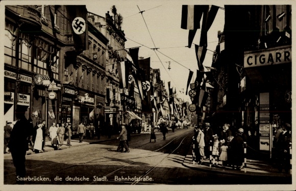 PC Saarbrücken in Saarland, Bahnhofstraße, flag decoration, Saar referendum 1935