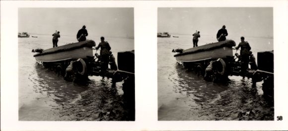 Stereo image photo "The Battle in the West", No. 58, motorboat is launched by pioneers
