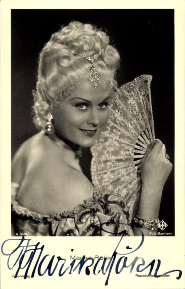 Postcard actress and dancer Marika Rökk, portrait, fan, autograph