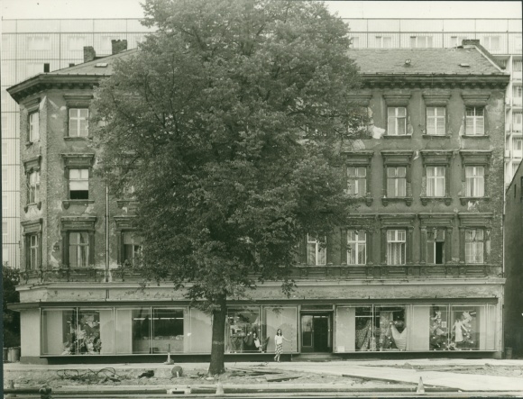Photo Berlin Lichtenberg Alt Friedrichsfelde, Straße der Liberation Nord 100, old building, shop