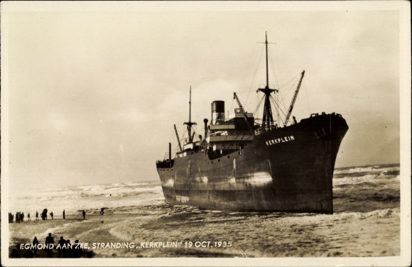 Postcard Egmond aan Zee Nordholland, Stranding Kerkplein, Steamer, Stoomvaart Maatschappij