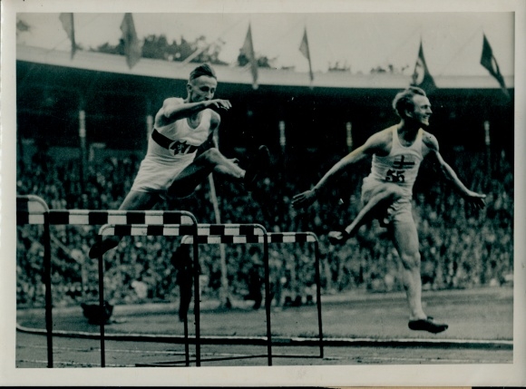 foto Stockholm, atletiekinterland Duitsland Zweden, 400m horden, Hölling, Areskoug