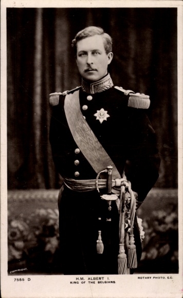 Postcard King Albert I of Belgium, in uniform with medals and sash