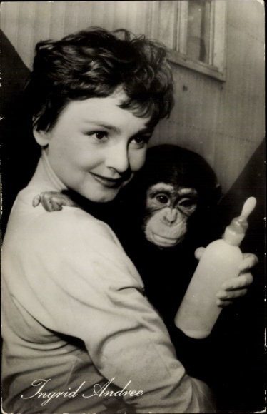 Postcard actress Ingrid Andree, portrait, as Janine, Fil Drei from the variety show, chimpanzee, milk bottle