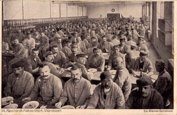 Postcard Hamburg Wandsbek, Reichardt Kakao Werk, men's dining room, workers
