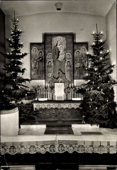 Ak Berlin Tempelhof Mariendorf, overdekt altaar, dennenbomen, religieuze figuren, Kerstmis