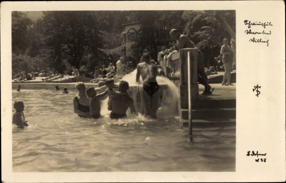 Ak Villach in Kärnten, Schwimmschule im Warmbad, Badegäste, A. Defner W 28