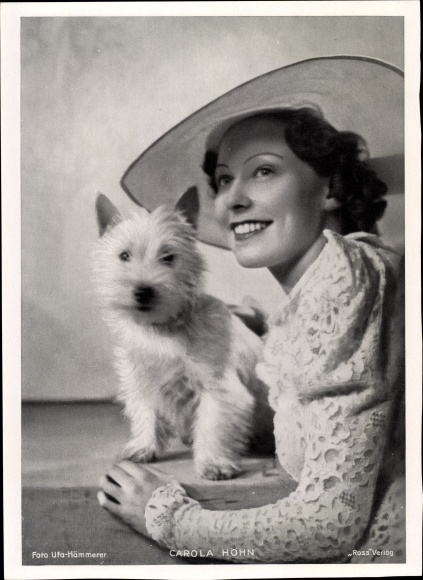 Photo Actress Carola Höhn, Portrait, West Highland Terrier