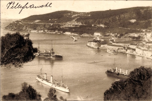 KP Villefranche sur Mer Alpes Maritimes, widok na statki w porcie, krajobraz nadmorski