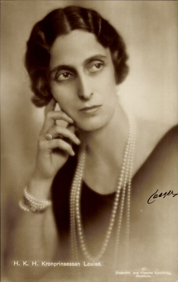 Postcard Crown Princess Louise of Sweden, portrait, pearl necklace