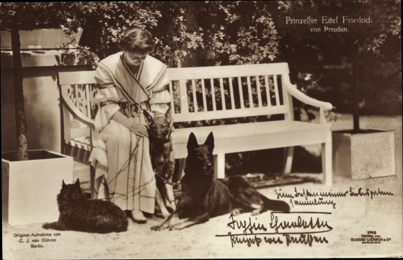 PC Sophie Charlotte von Oldenburg with shepherd dog