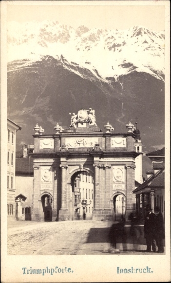 Photo Innsbruck in Tyrol, Triumphal Gate, mountains