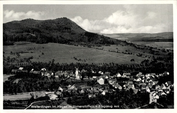 Ak Weiterdingen Hilzingen im Hegau, Luftaufnahme von Weiterdingen, Hohenstoffeln, ländliche Umgeb