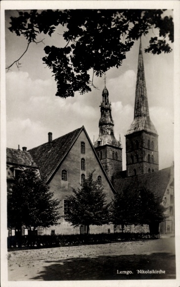 Ak Lemgo in Lippe, Nikolaikirche, historische Gebäude, Bäume, Wolken