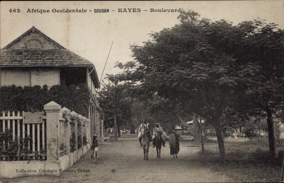 Ak Soudan Francais Mali, Afrika, boulevard met mensen, paard, bomen, gebouwen