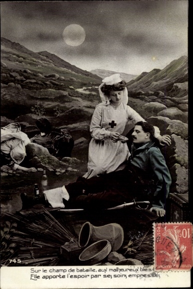 Postcard Nurse cares for wounded French soldier in the field