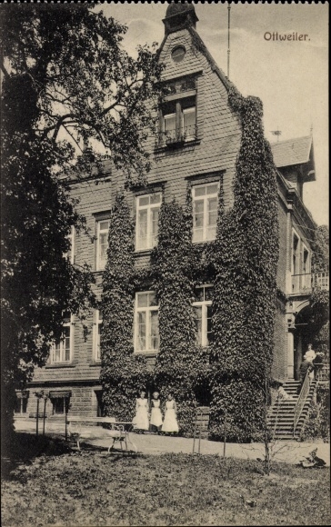 PC Ottweiler in Saarland, villa, maid