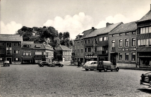 Ak Bilzen Vlaanderen Limburg, stadsplein, oude gebouwen, auto's, winkels
