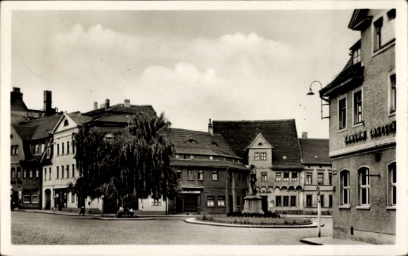 Postcard Lutherstadt Eisleben, city view, oasis of peace, building in the background, fountain