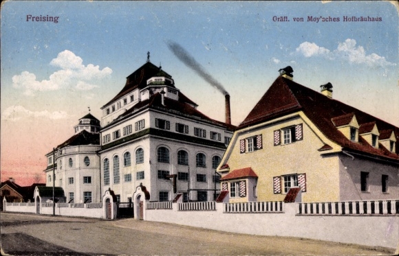 PC Freising in Upper Bavaria, Count von Moy's Hofbräuhaus, street scene