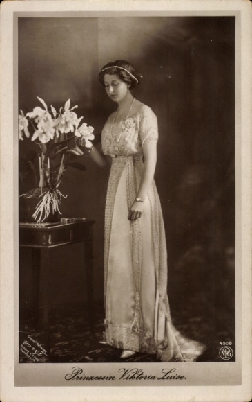Postcard Princess Victoria Luise of Prussia, Duchess of Brunswick, Portrait, NPG 4508